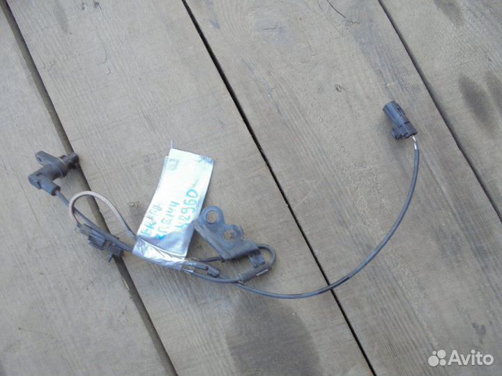 Датчик abs передний правый Toyota Corolla Fielder