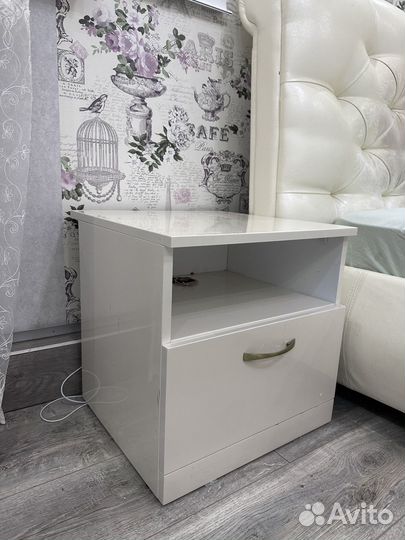 Тумба прикроватная