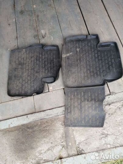 Автомобильные коврики резиновые