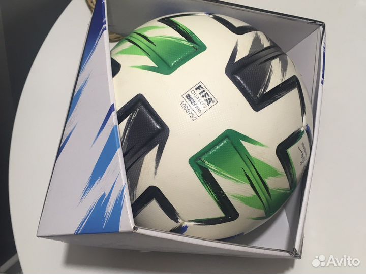 Футбольный мяч adidas