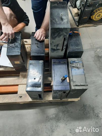 Шкаф металлический сейф (автомобильный)