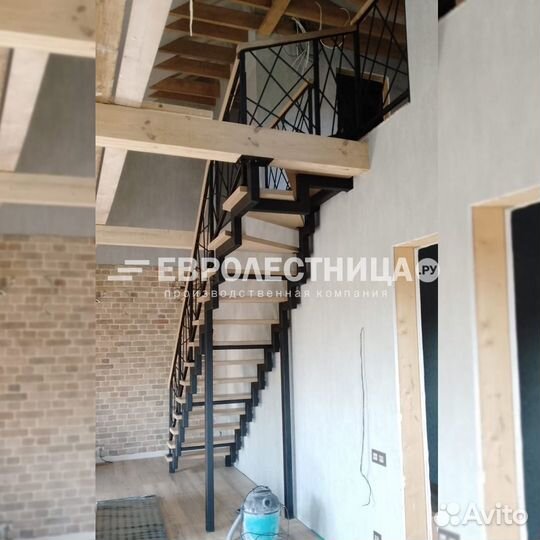 Лестница на металлокаркасе