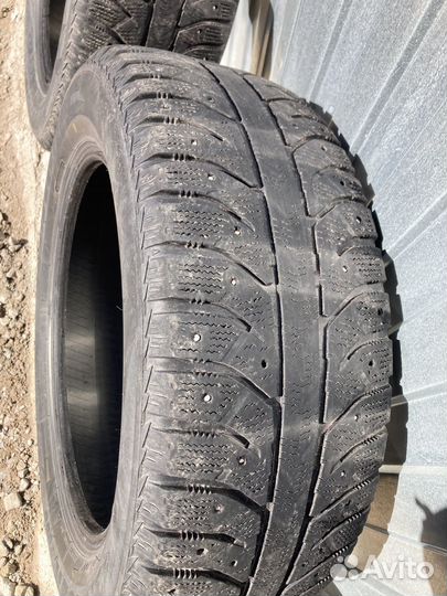 Bridgestone Ice Cruiser 7000 215/60 R17 100T