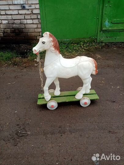 Игрушка Конь снежок