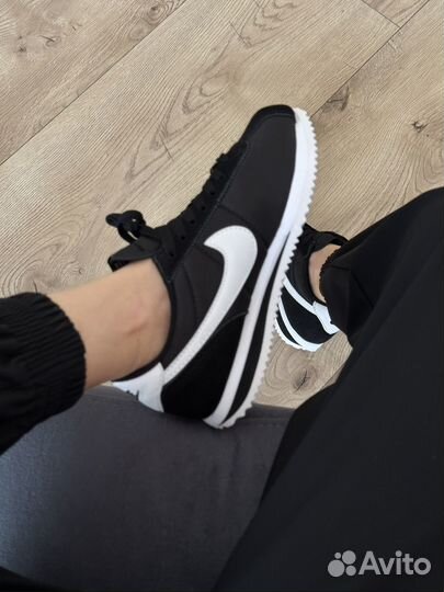 Кроссовки женские черные