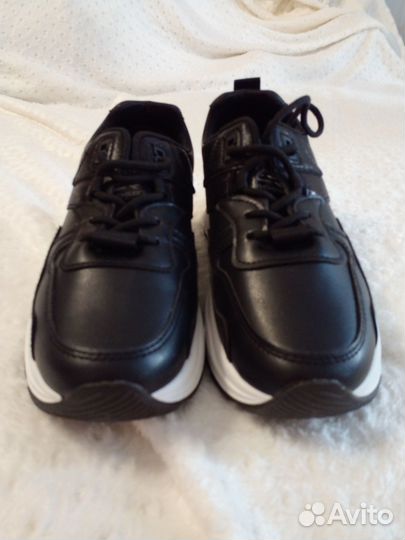 Кроссовки новые 38 размер