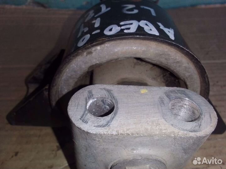 Подушка двигателя левая Chevrolet Aveo T200