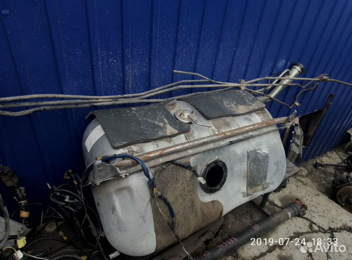 Продам топливный бак на Toyota Mark2