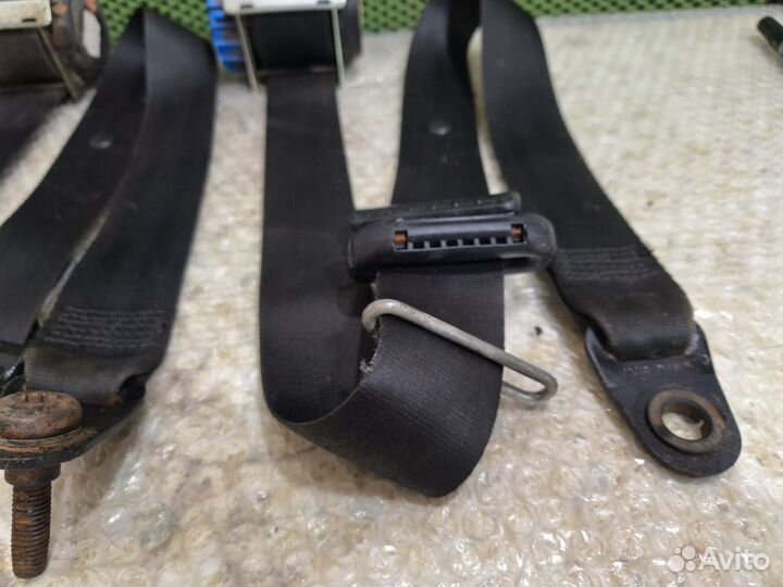 Передние ремни безопасности Ford Fiesta