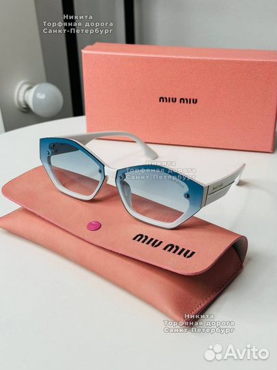 Солнцезащитные очки Miu Miu