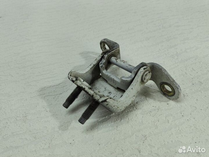 Петля двери задняя правая Honda Civic 2005