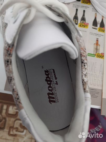 Кроссовки женские новые размер 36