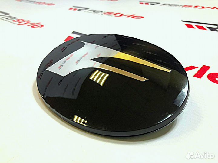 Эмблема в решетку F-Sport Lexus RX Стекло