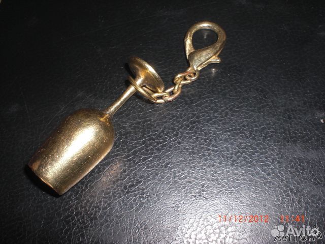 Брелок бронза бронзовый бокал и орел