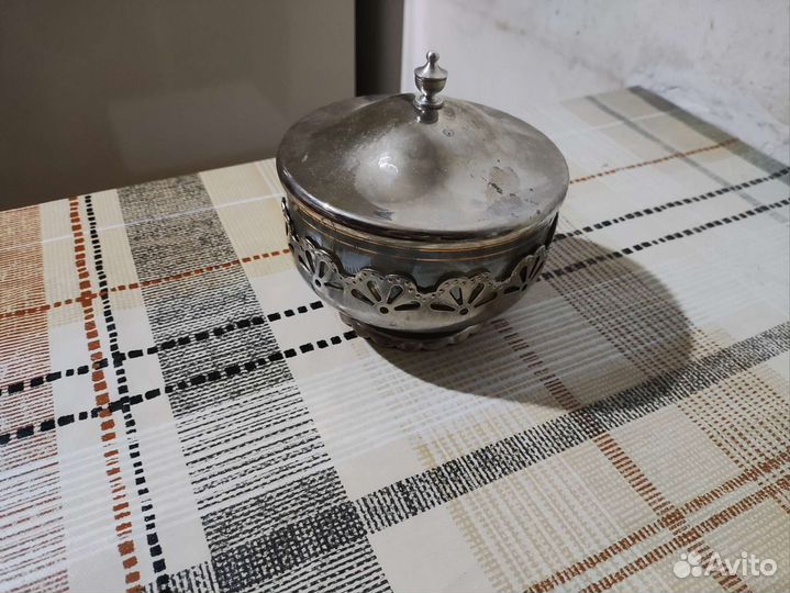 Кофейник, конфетница, фляга, тарелки