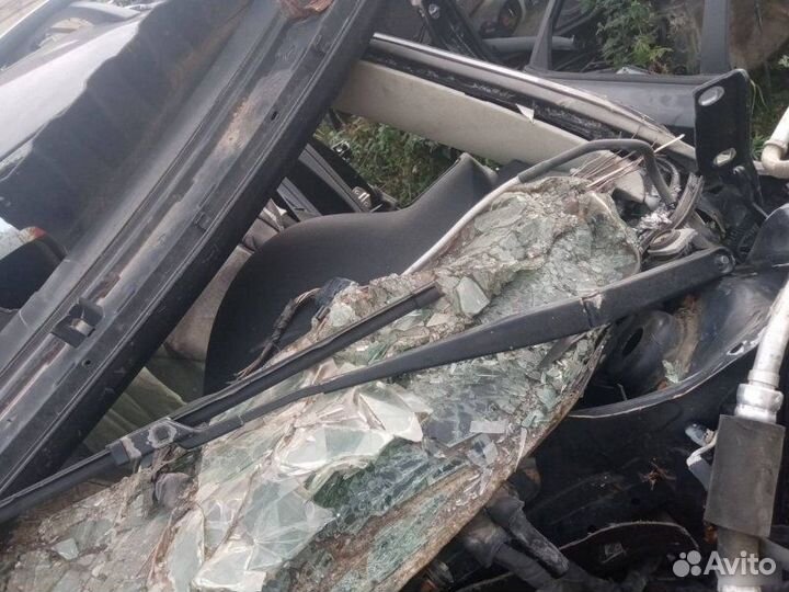 Поводок дворников передний Volkswagen Passat 6