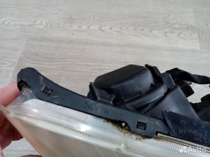 Фара правая для Toyota Avensis II