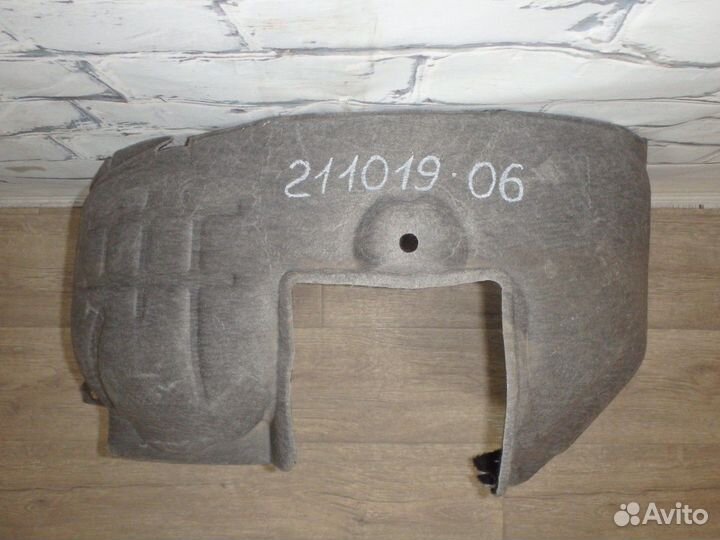 Подкрылок передний правый xray Cross