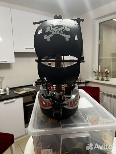 Lego корабль и lego детали