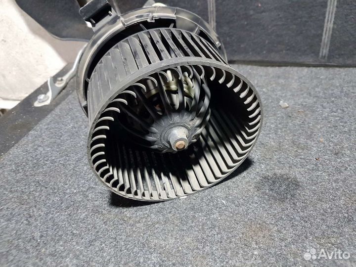 Моторчик печки Renault Logan 1