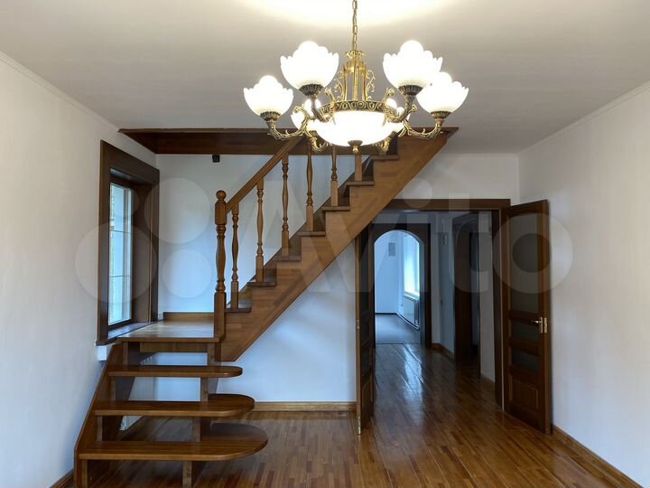 Коттедж 494 м² на участке 18 сот.