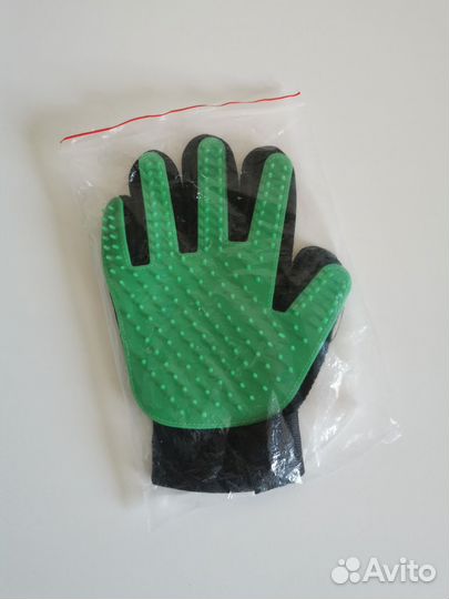 Перчатка для вычесывания шерсти новая