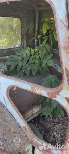 Задний мост от трактора Т-40,кабина,кпп