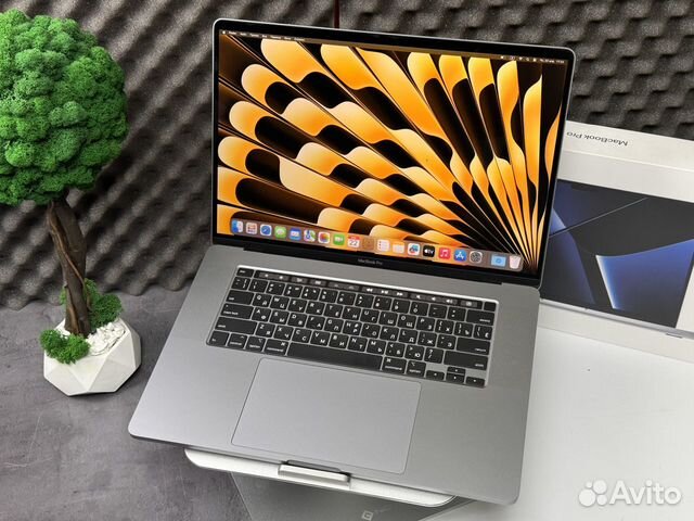 MacBook Pro 16 32GB Ram Core i9 + Adobe Photoshop