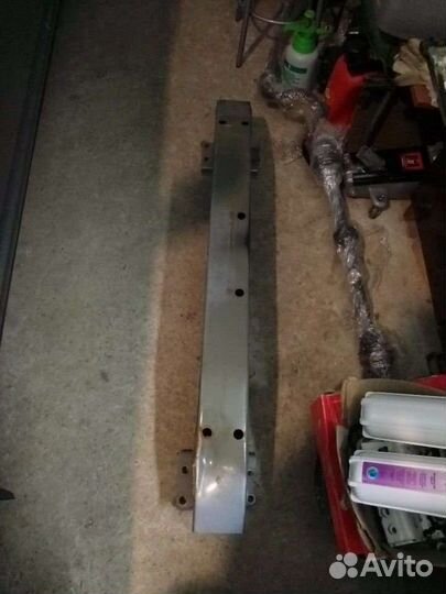 Усилитель переднего бампера Тойота Авенсис 2