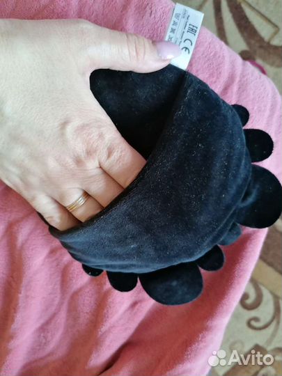 Игрушки много