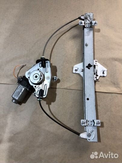 Стеклоподъемник задний левый Kia Rio 3