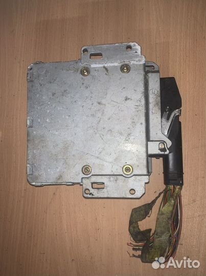 Блок управления двигателем кпп audi A6 C4 1994