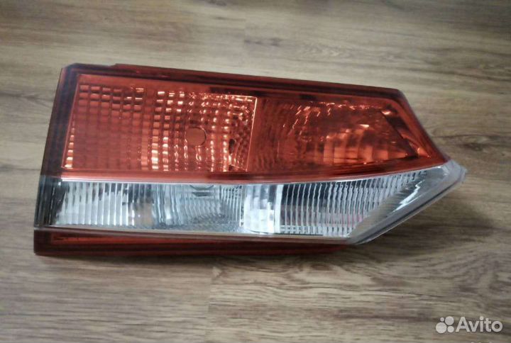 Задний правый фонарь оригинал с багажника