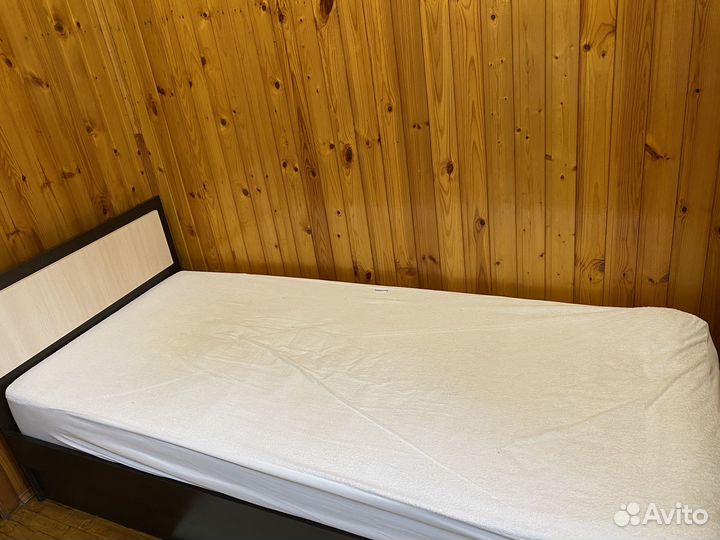 Кровать односпальная с матрасом бу