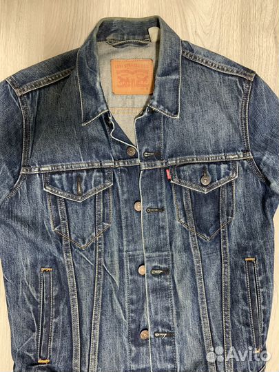 Джинсовая куртка levis