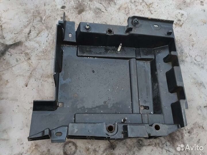 Полка аккумулятора и эбу Рено лагуна 2