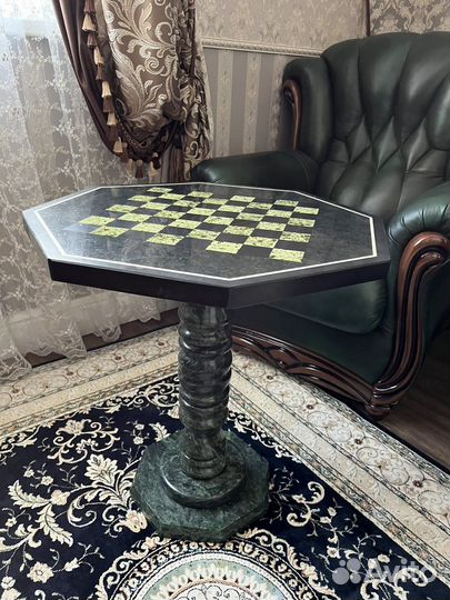 Шахматы из бронзы и натурального камня