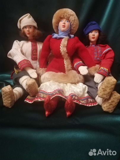 Кукла коллекционная в народном костюме