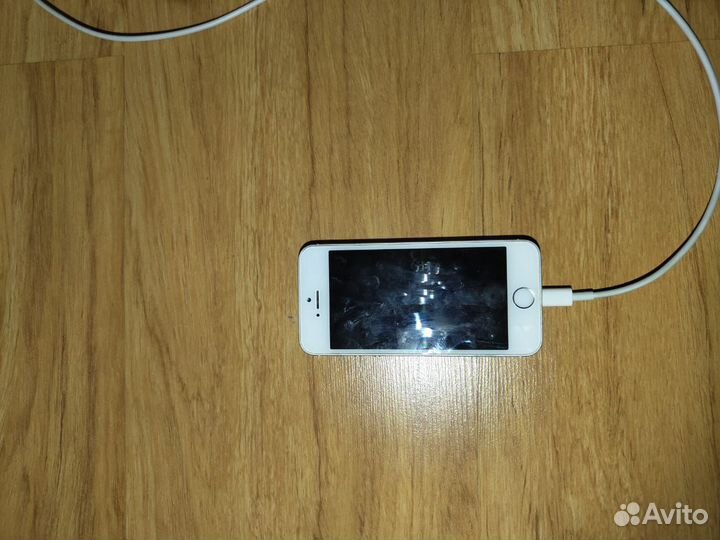 iPhone SE, 16 ГБ