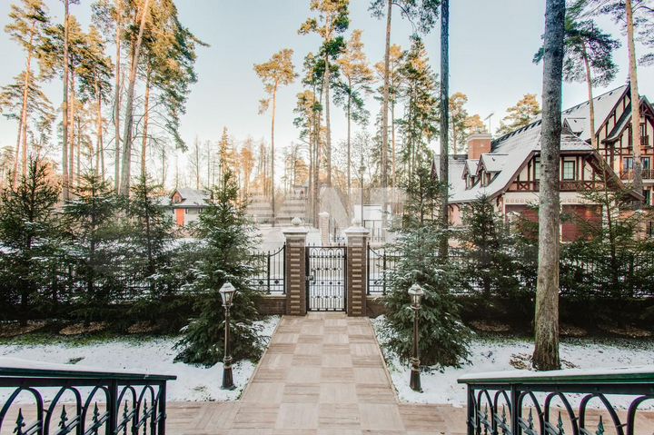 Дом 980 м² на участке 30 сот.