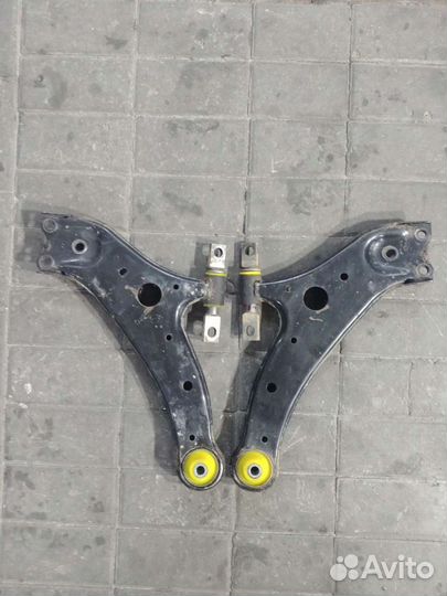 Рычаг передний левый и правый Toyota Venza