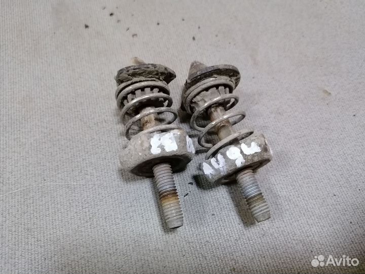 Направляющая капота для Audi 80/90 B3 1986-1991