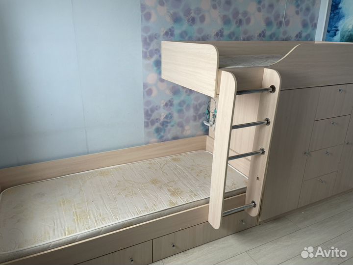 Двухъярусная кровать бу с матрасами