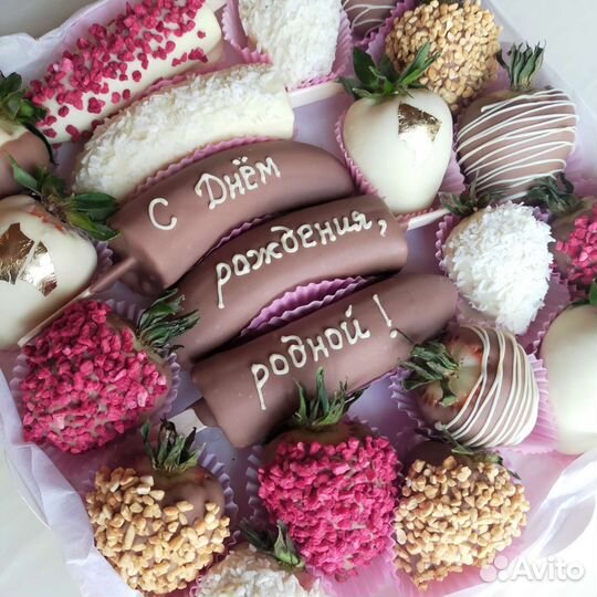 Клубника и бананы в шоколаде