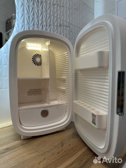 Холодильник мини для косметики