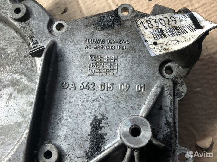 Крышка двигателя Mercedes OM642