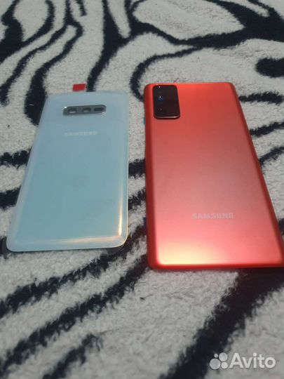 Чехлы на телефон