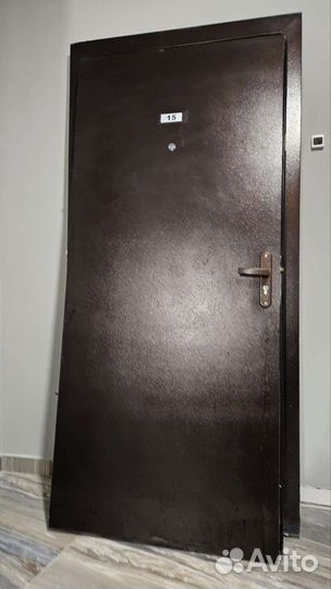 Дверь входная металлическая от застройщика