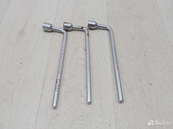 Ключ балонный Мерседес