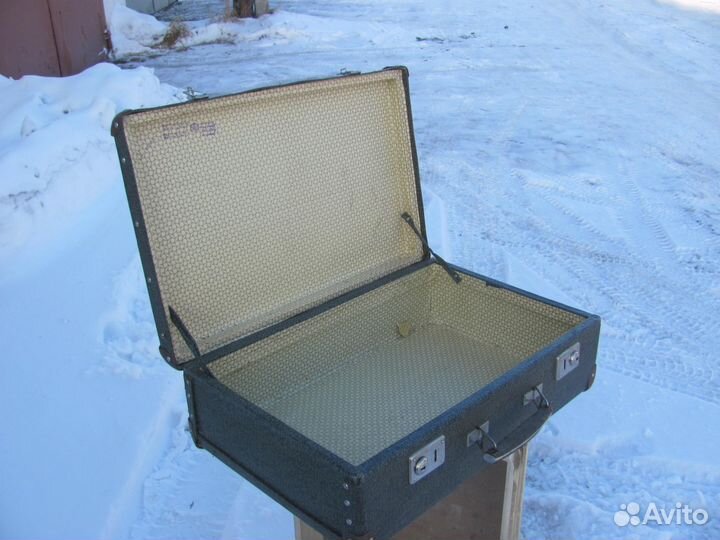 Ретро чемодан